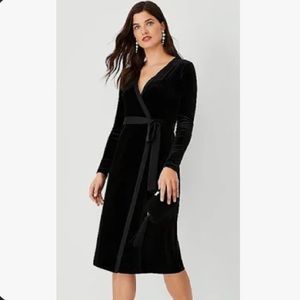 Ann Taylor womens black velvet wrap sheath long sleeve midi dress size 8